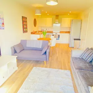 Apartment Beautiful, Brand New Apartment!, Cheltenham